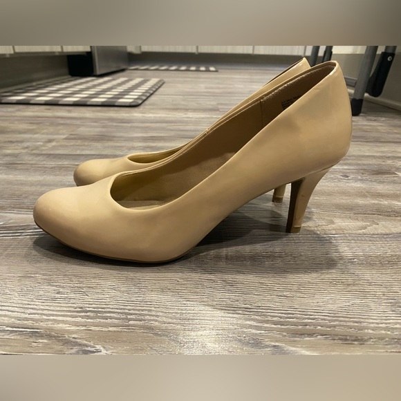 ✨MOVING SALE✨ Comfort plus by Predictions Heels Size 7 1/2W - Picture 3 of 7